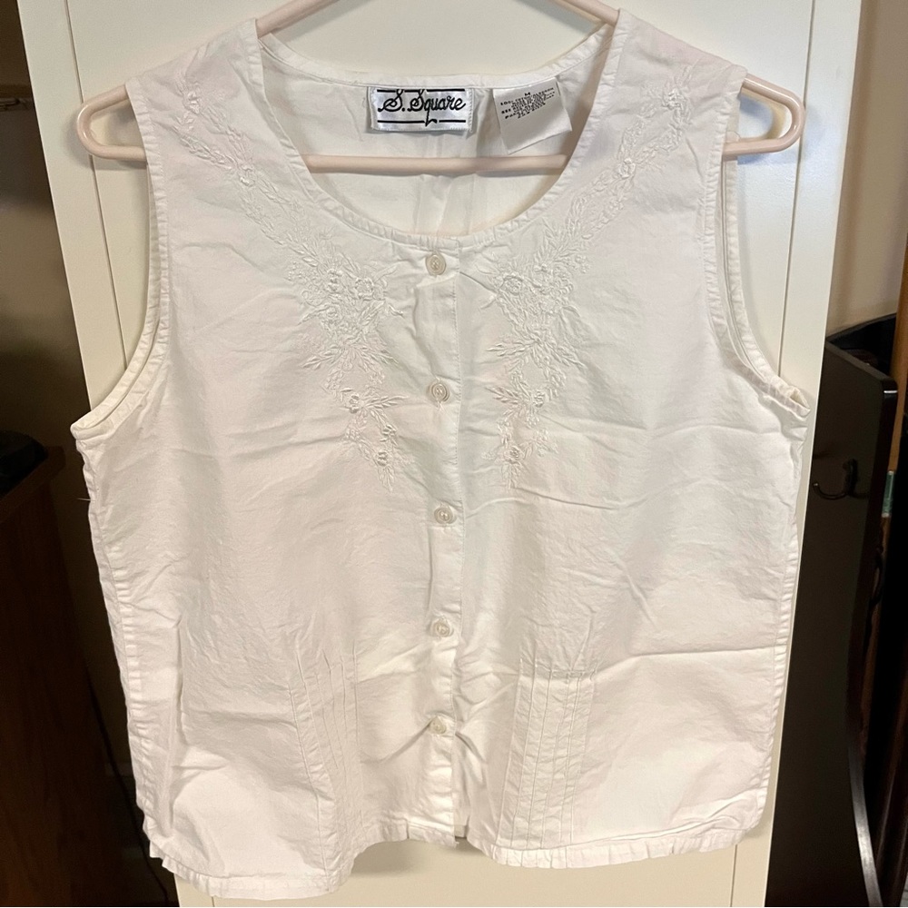 White floral 90s S. Square button up vest